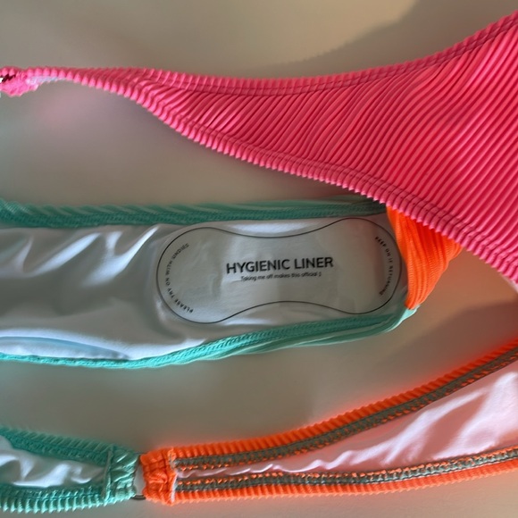 Cupshe Rib Colorblock V-Neck Top & Extra Cheeky Bikini Set - Picture 7 of 7